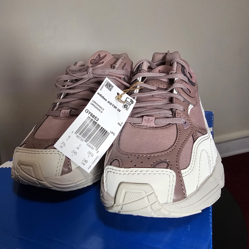 adidas ASTIR W